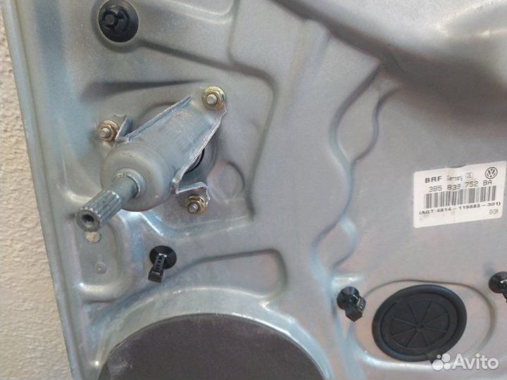 Стеклоподъемник механический задний правый