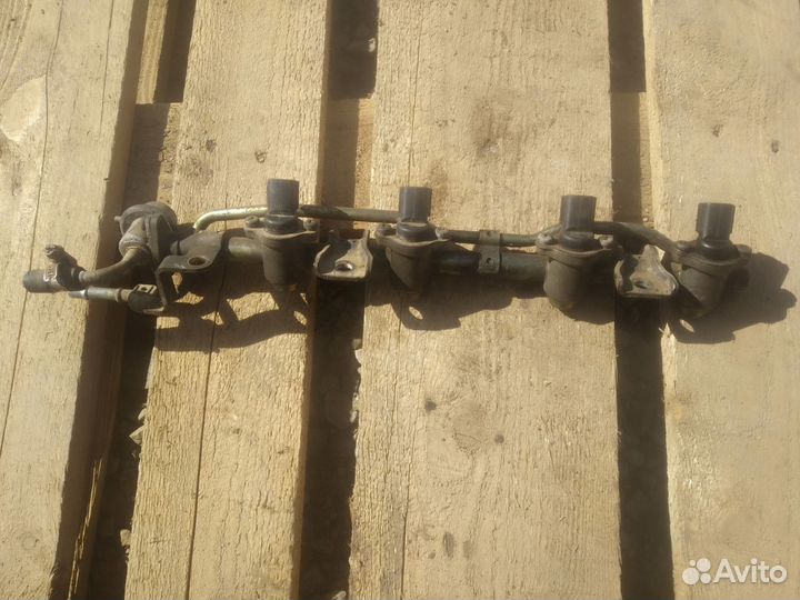 Топливная рампа Nissan Almera N15 1.4 1998