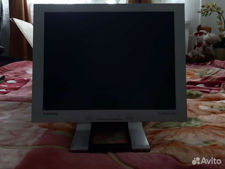 Монитор Samsung syncmaster152