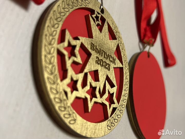 Медаль выпускника 2023 года деревянная