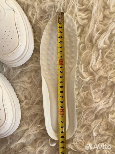 Кроссовки женские