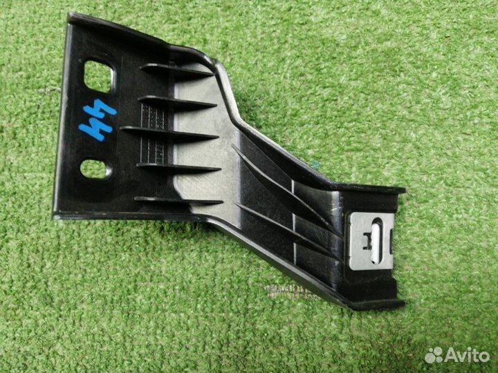 Кронштейн правый Skoda Octavia A7 CWV 2014