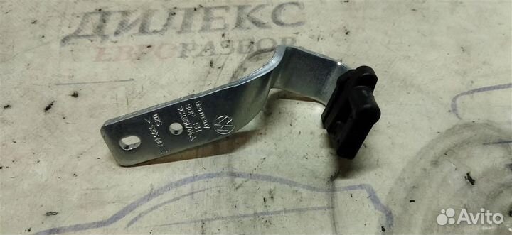 Кронштейн (сопут. товар) VW Passat (B7) 2011-2015