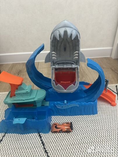 Hot wheels трек акула