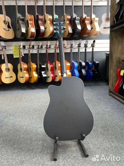 Акустическая гитара