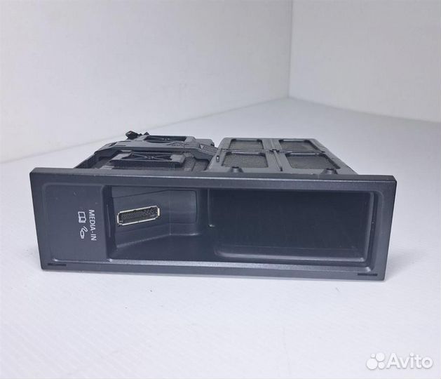 Блок электронный VW Passat (B7) 2011