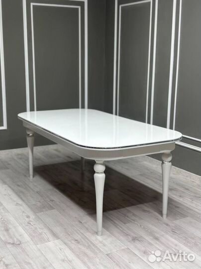 Стол обеденный