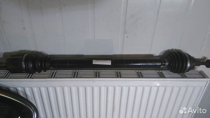 Полуось привод правая VW Passat