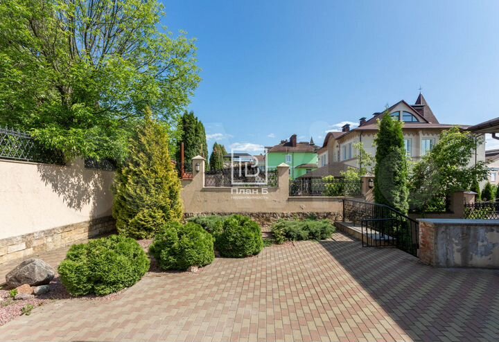 Дом 600 м² на участке 10 сот.