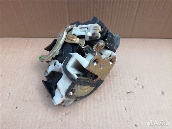 Замок двери задний левый Mitsubishi Lancer 9 1.6