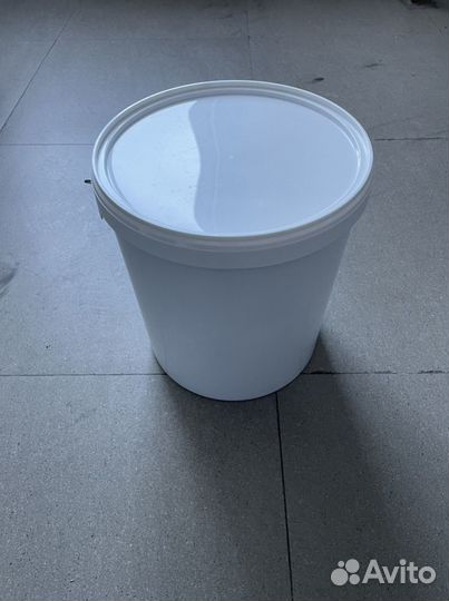 Ведро пластиковое с крышкой