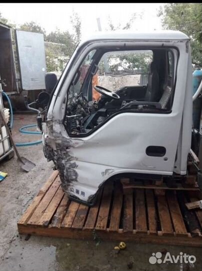 Isuzu ELF 3.1 МТ, 2005, битый, 100 000 км