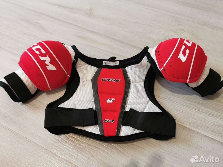 Коньки, нагрудник, наколенники, краги, шорты