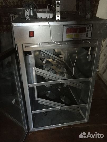 Инкубатор для страусиных яиц