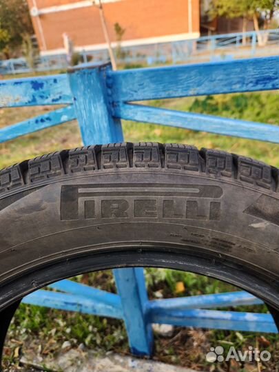 Pirelli Ice Zero FR 215/55 R17