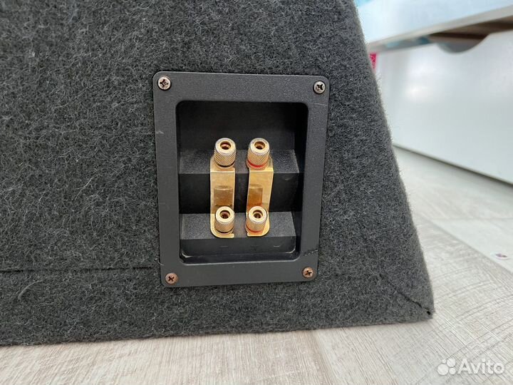 Закрытый сабвуфер Alpine