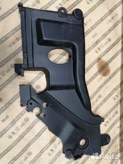 Кожух замка капота Toyota Avensis