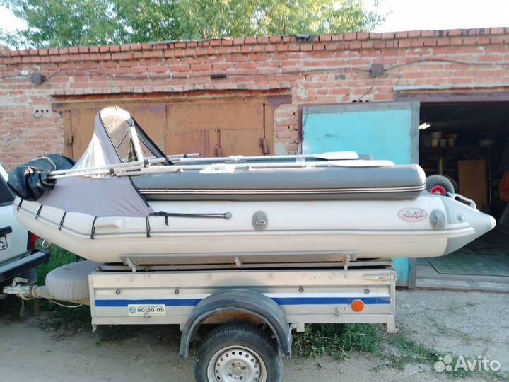 Продам лодку с мотором