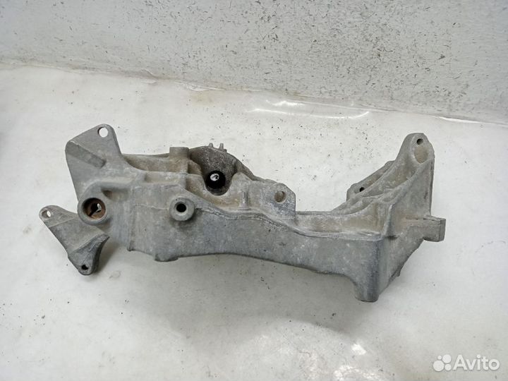 Кронштейн генератора volkswagen passat B5