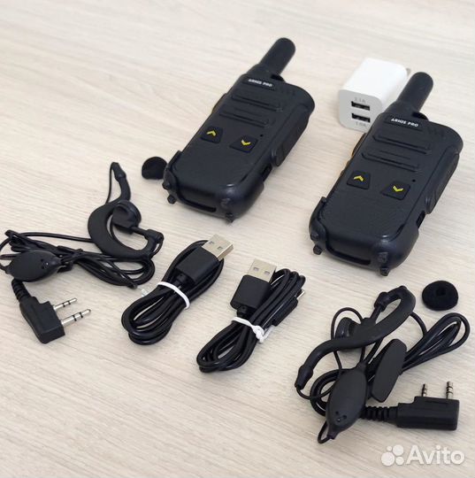 Рация-радиостанция в комплекте с наушниками