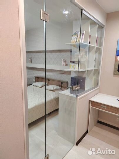 Стеклянная перегородка для зонирования