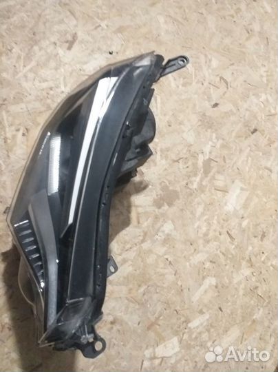 Фара правая Toyota Rav4 Led 2017 год