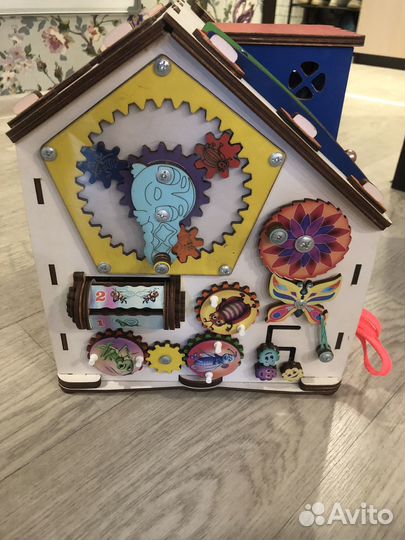 Бизиборд домик