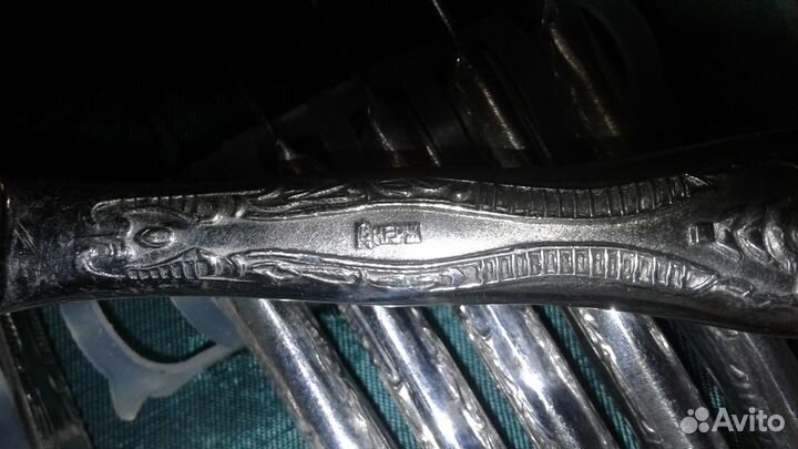 Столовый набор: ножи и вилки