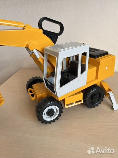 Экскаватор bruder