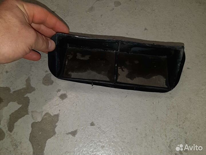 Клапан вентиляционный правый Ваз 2112