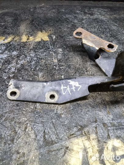 Петли крепления капота Nissan bluebird u13