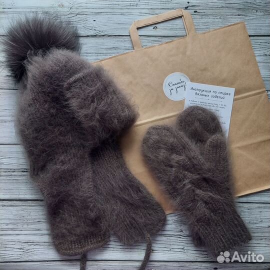 Пуховые варежки и женская шапка ушанка