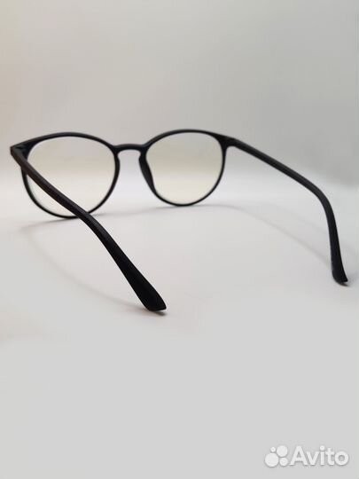 Очки с диоптриями минус плюс