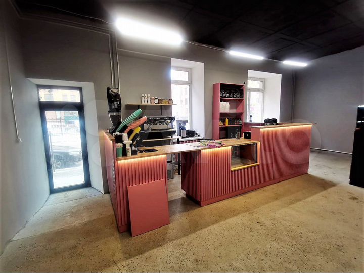 Продажа торговой площади 113.7 м² на первой линии