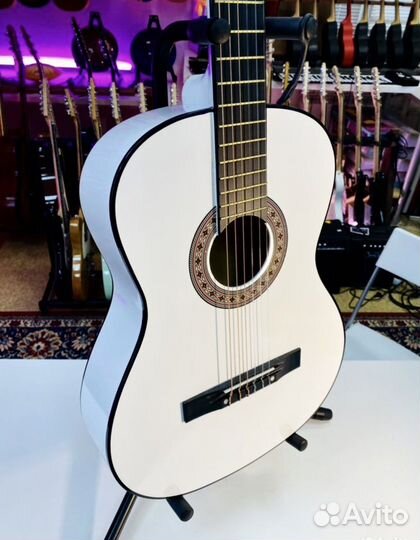 Классическая гитара Belucci