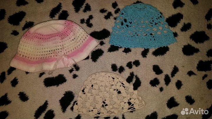 Летние вязаные шапочки