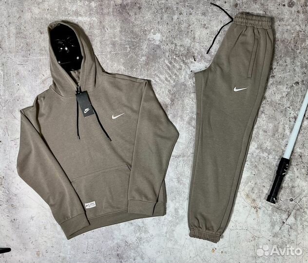 Спортивные костюмы Nike