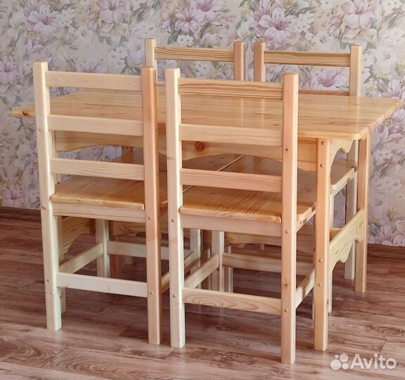 Стол со стульями