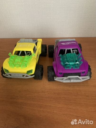 Машинки hotwheels внедорожники 2 шт
