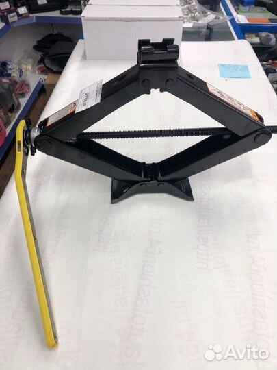 Домкрат для иномарок 2 тон