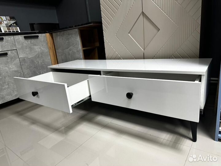 Тумба под тв белая