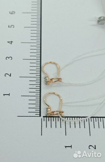 Золотые серьги с камнем