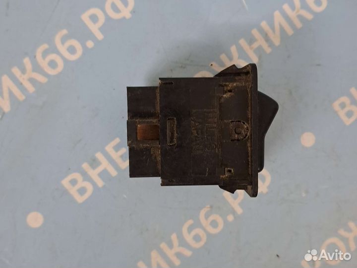 Кнопка включения задней печки белая Pajero 2 97-99