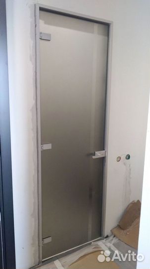 Распашные стеклянные двери