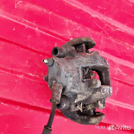 Суппорт задний правый mercedes w211