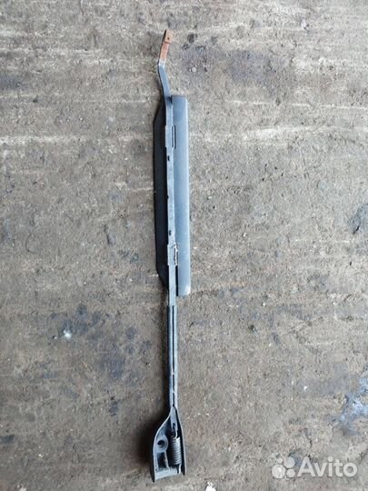 Поводок стеклоочистителя Audi 100 С3 445 1986 VAG