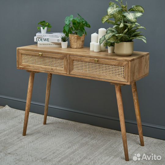 Консольный столик деревянный светлый с ротангом в скандинавском стиле