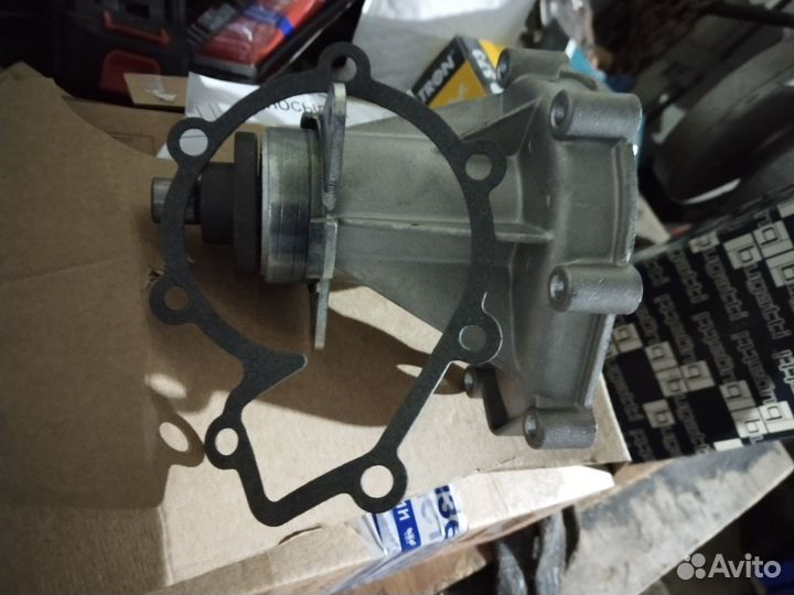 Помпа mercedes w201 190 D