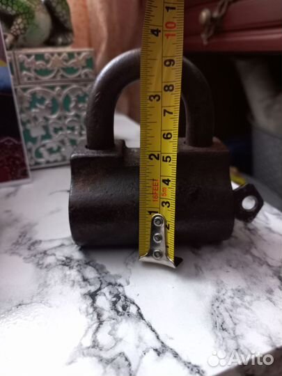 Навесной замок старинный