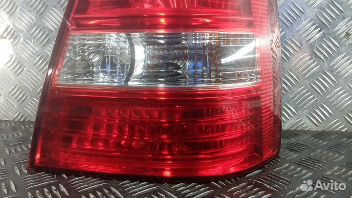 Б/У Б/У Фонарь задний правый 924023E510